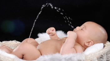 newborn-baby-photoshoot-fails-23-56fbe9c756134__880-352x198.jpg