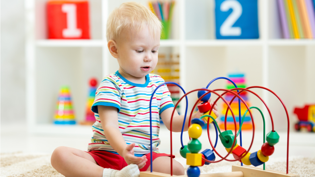 hrajici_si_barevne_dite