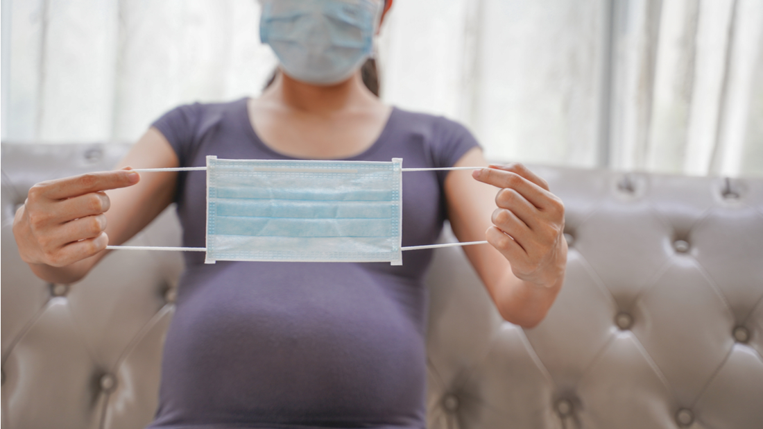 koronavirus_rouska_tehotna