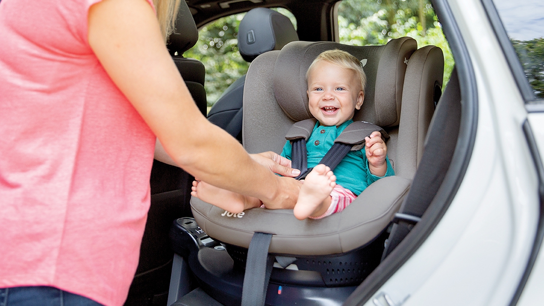 Všemi bezpečnostními prvky pro nejlepší ochranu podle nejmodernějších standardů disponuje také sedačka Joie i-Spin 360