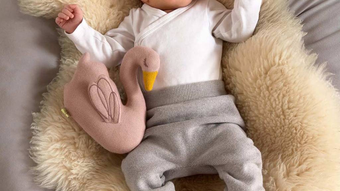 Vybíráte první hračku pro miminko? Pletená zvířátka LÄSSIG stimulují všechny smysly nejmenších dětí