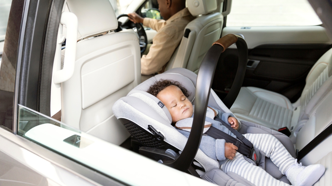 Jedna báze, několik autosedaček. Seznamte se s novým systémem značky JOIE, který poroste s vaším dítětem