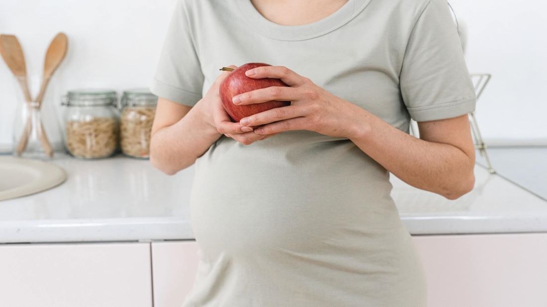 Jaké potraviny jíst v těhotenství a kterým se naopak vyhýbat?