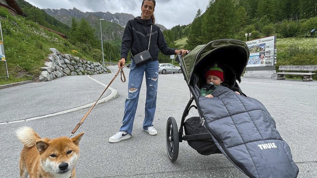 S miminkem zpět do kondice. Cvičení po porodu a co radí atletka Kristiina Mäki?