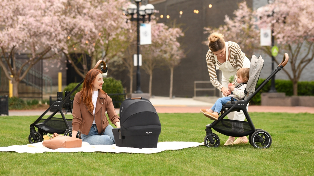 Užijte si luxusní vyjížďky s novým kočárkem Nuna. Malému cestovateli se z něj nebude chtít ven