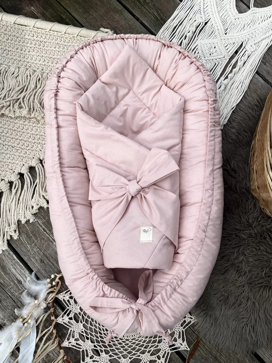 Hnízdečka, mantinely a polštáře – co miminka potřebují?