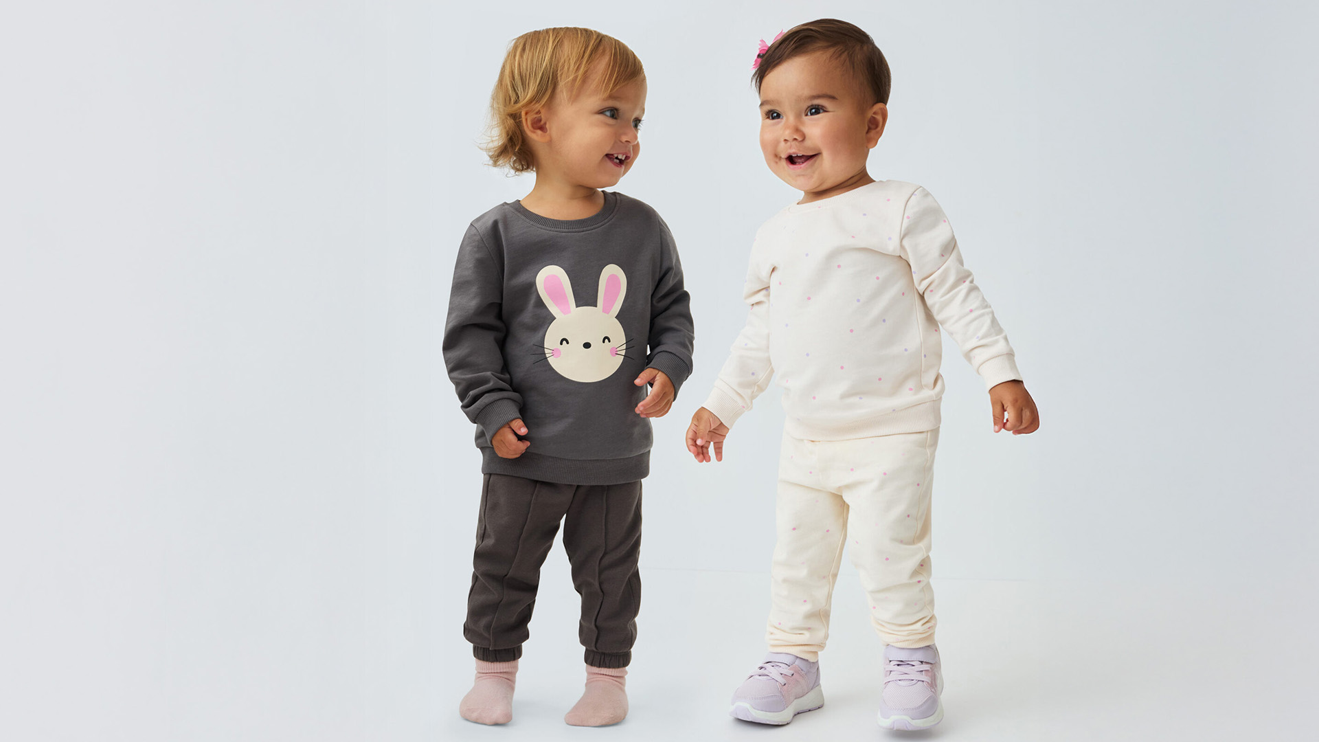 Podzimní dětská výbava 2025: co pro novorozence a do domácnosti, aby mu bylo teplo a příjemně a aby pro vás byla péče praktická.