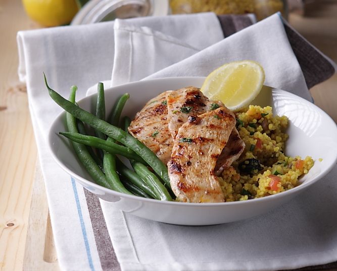 grilovana_kureci_prsa_s_kuskusem.jpg