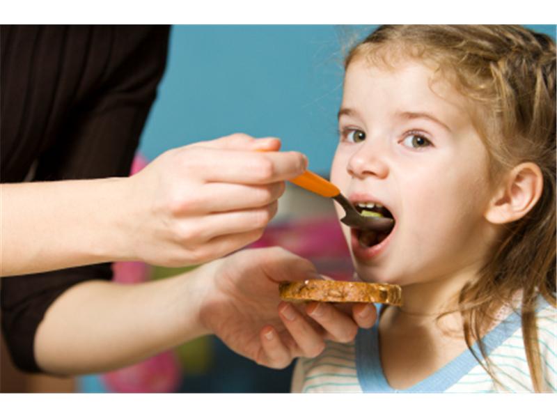 Co dělat když roční dítě nechce jíst?