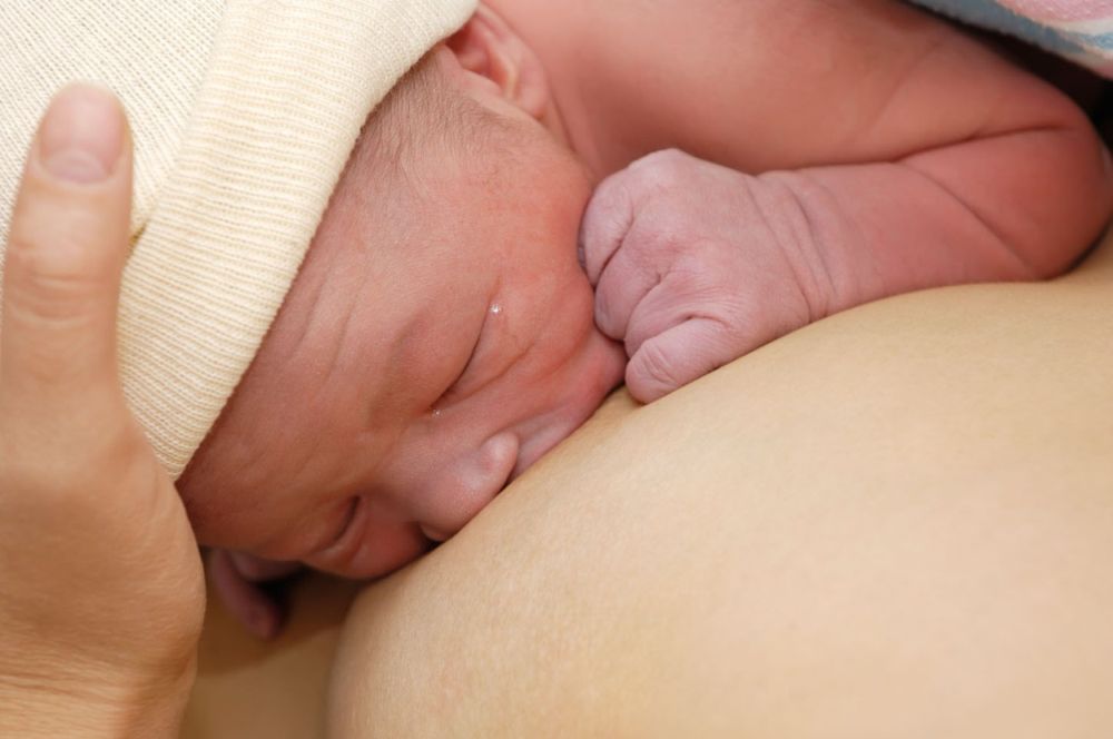 prirozeny_porod_kojeni_samoprisati_profimedia-0076428351.jpg
