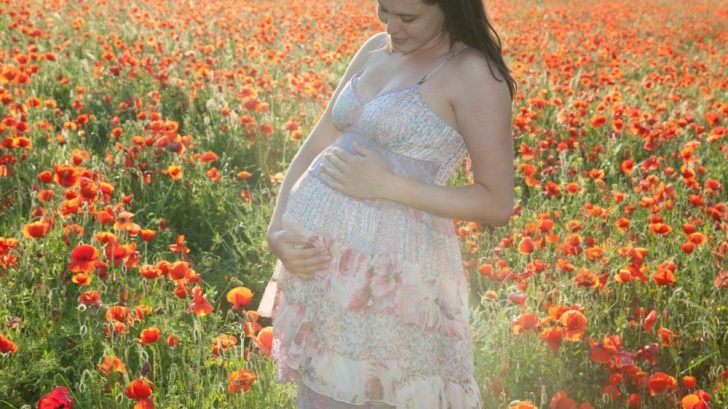 tehotenstvi_louka_pole_vlci_maky_zena_priroda_profimedia-0104586739-728x409.jpg